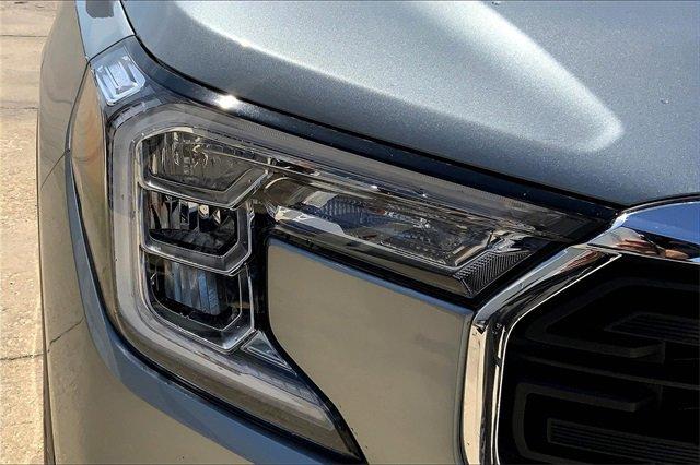 2024 GMC Terrain Vehicle Photo in TOPEKA, KS 66609-0000