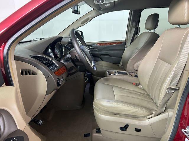 2016 Chrysler Town & Country Vehicle Photo in MEDINA, OH 44256-9631