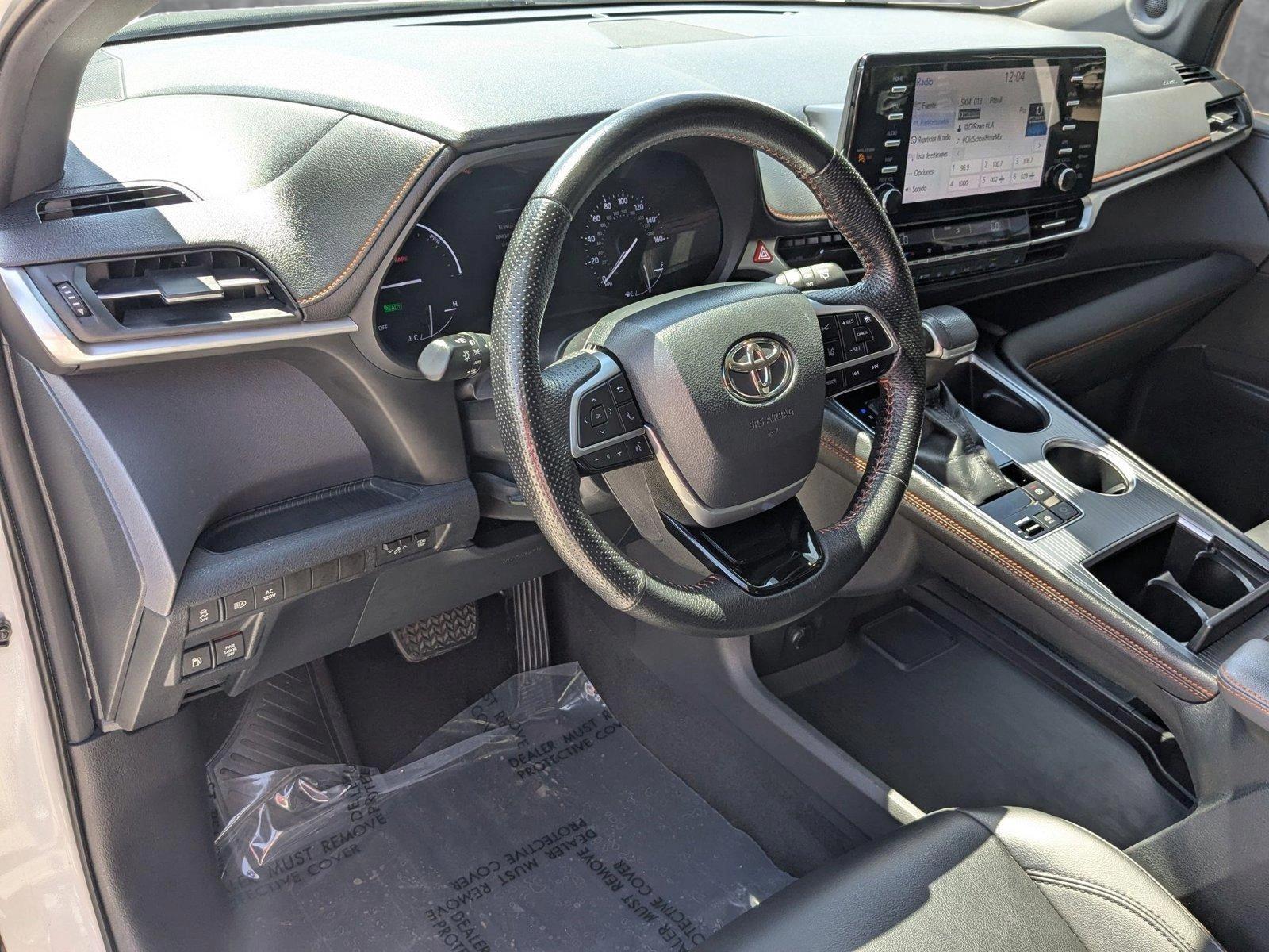 2022 Toyota Sienna Vehicle Photo in Pembroke Pines , FL 33084