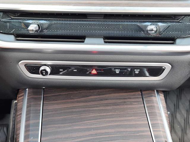 2024 BMW X7 xDrive40i Vehicle Photo in PLANO, TX 75024