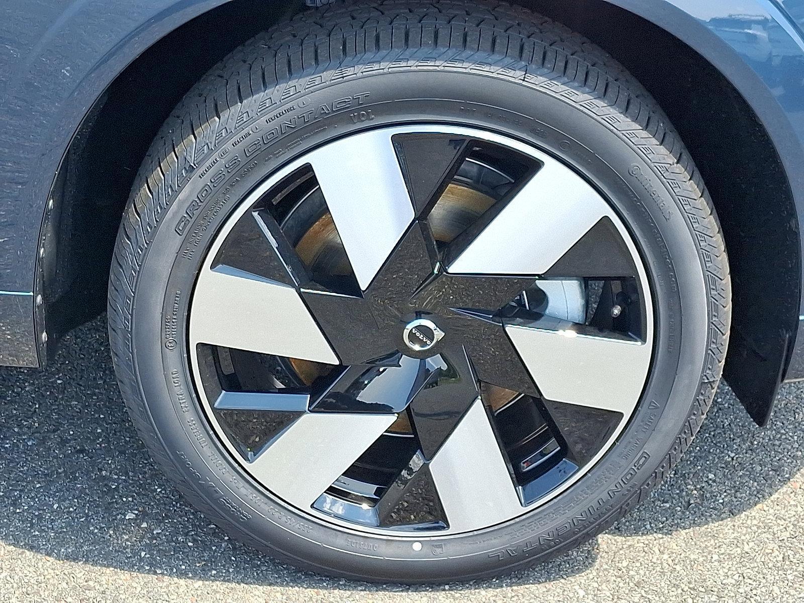 2025 Volvo XC60 Plug-In Hybrid Vehicle Photo in Trevose, PA 19053