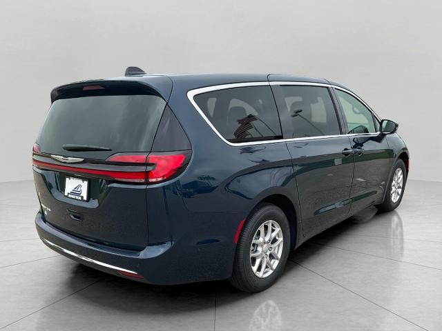 2025 Chrysler Pacifica Vehicle Photo in Kaukauna, WI 54130