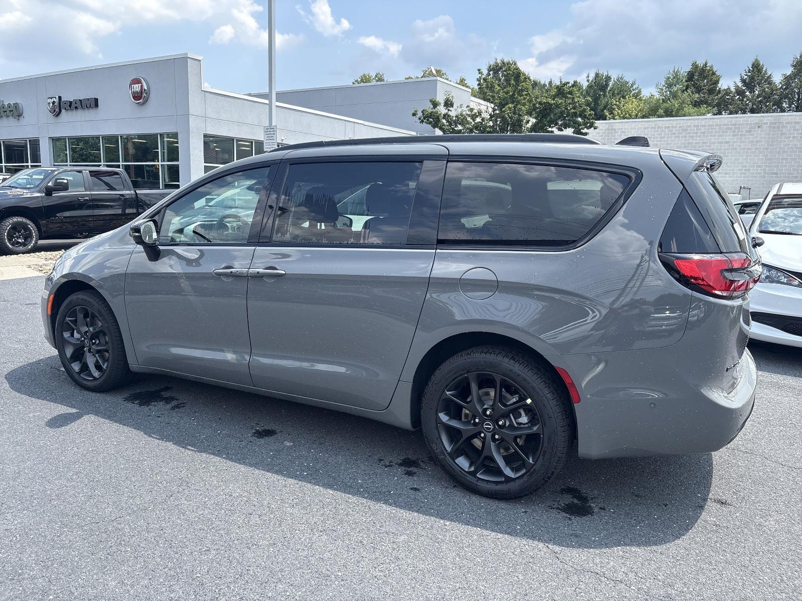 2025 Chrysler Pacifica Vehicle Photo in Mechanicsburg, PA 17050-1707