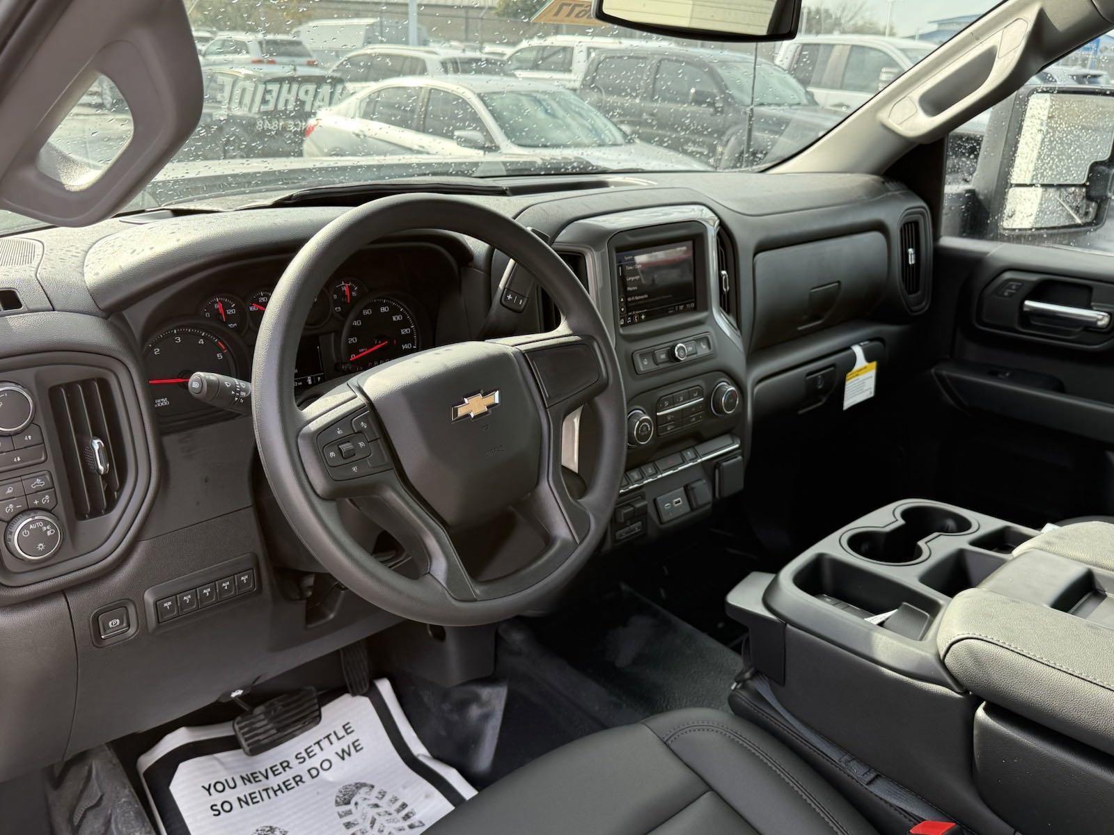 2025 Chevrolet Silverado 3500 HD Chassis Cab Vehicle Photo in GEORGETOWN, TX 78626-7508