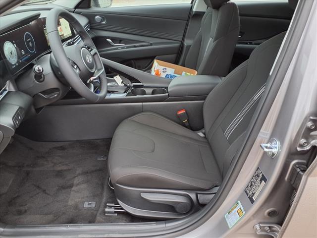 2025 Hyundai ELANTRA Vehicle Photo in Peoria, IL 61615