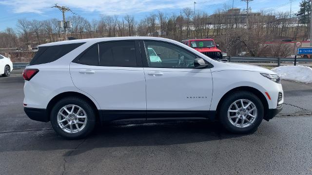 2023 Chevrolet Equinox Vehicle Photo in MOON TOWNSHIP, PA 15108-2571