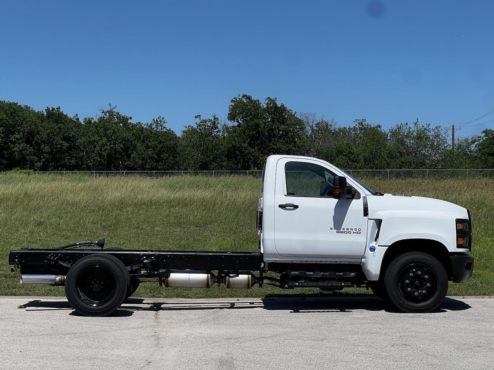 2024 Chevrolet Silverado 5500 HD Vehicle Photo in GEORGETOWN, TX 78626-7508
