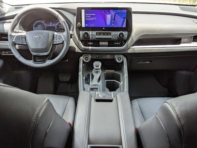 2024 Toyota Grand Highlander Vehicle Photo in San Antonio, TX 78230
