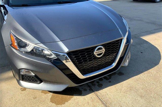 2019 Nissan Altima Vehicle Photo in TOPEKA, KS 66609-0000