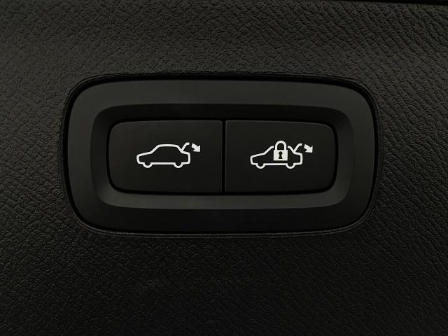 2023 Volvo XC90 Vehicle Photo in Appleton, WI 54913