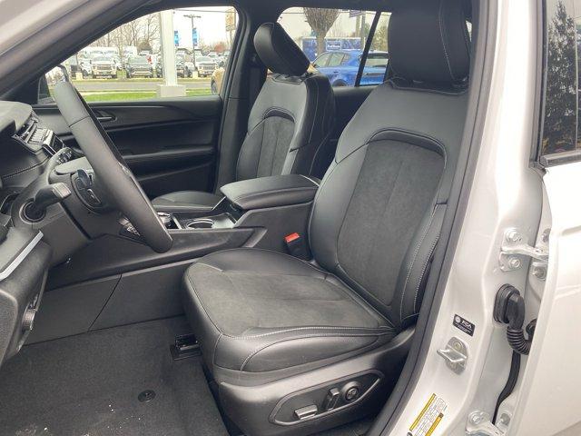 2025 Jeep Grand Cherokee Vehicle Photo in Doylsetown, PA 18901