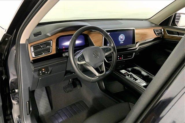 2024 Volkswagen Atlas Vehicle Photo in INDEPENDENCE, MO 64055-1314