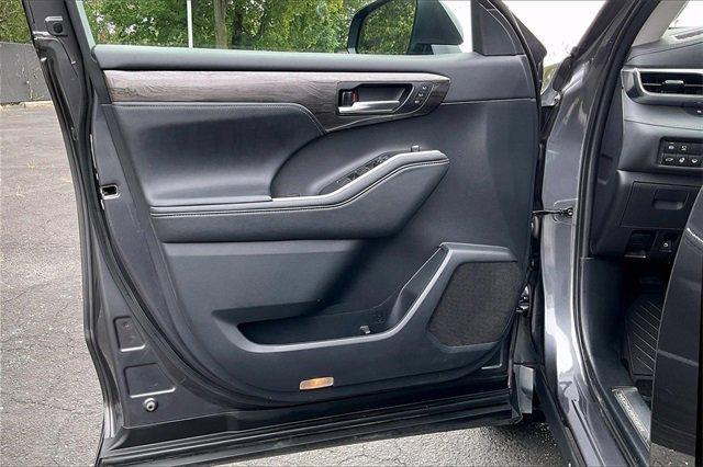 2021 Toyota Highlander Vehicle Photo in INDEPENDENCE, MO 64055-1314