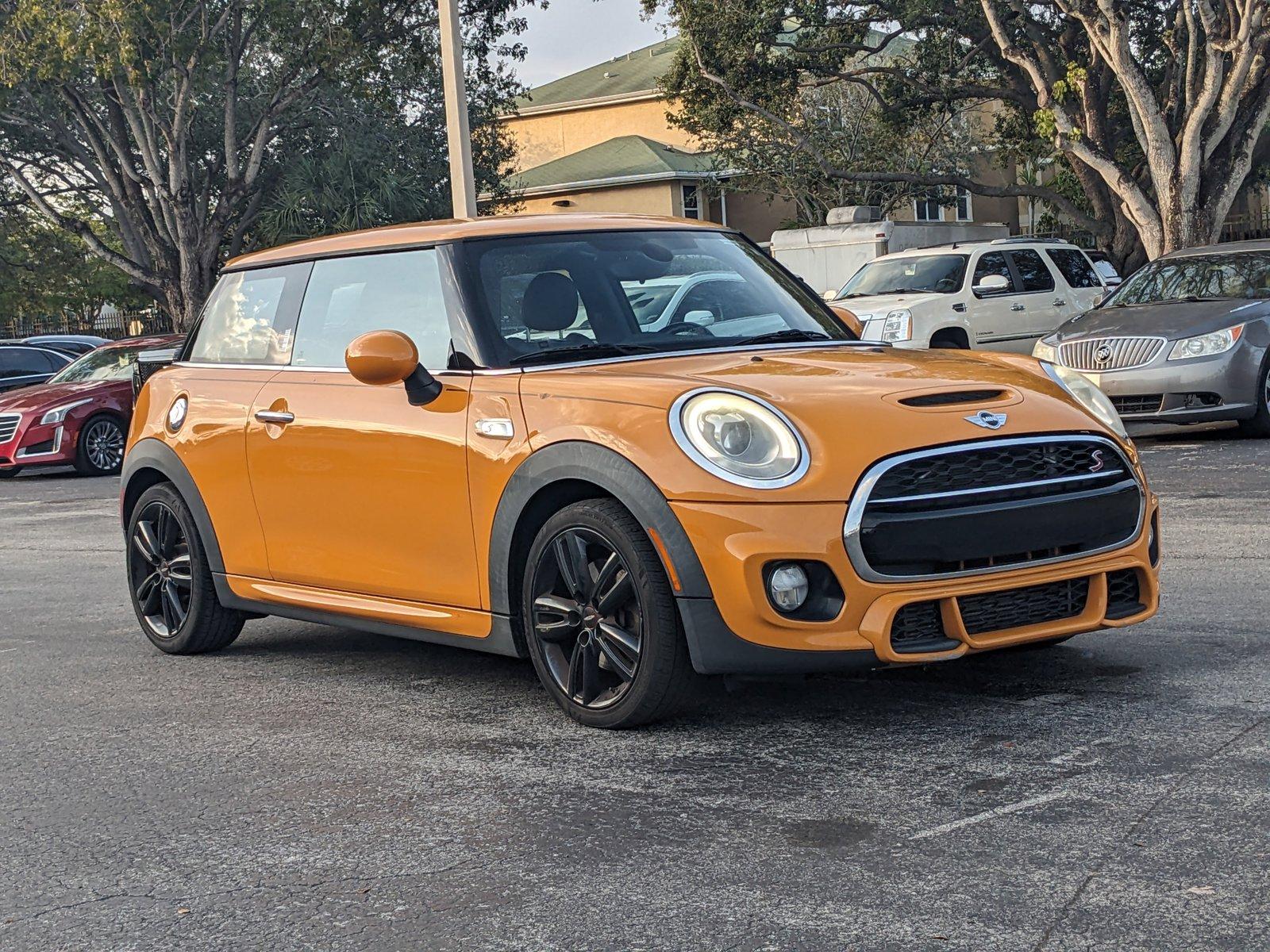 2017 MINI Hardtop 2 Door Vehicle Photo in WEST PALM BEACH, FL 33407-3296