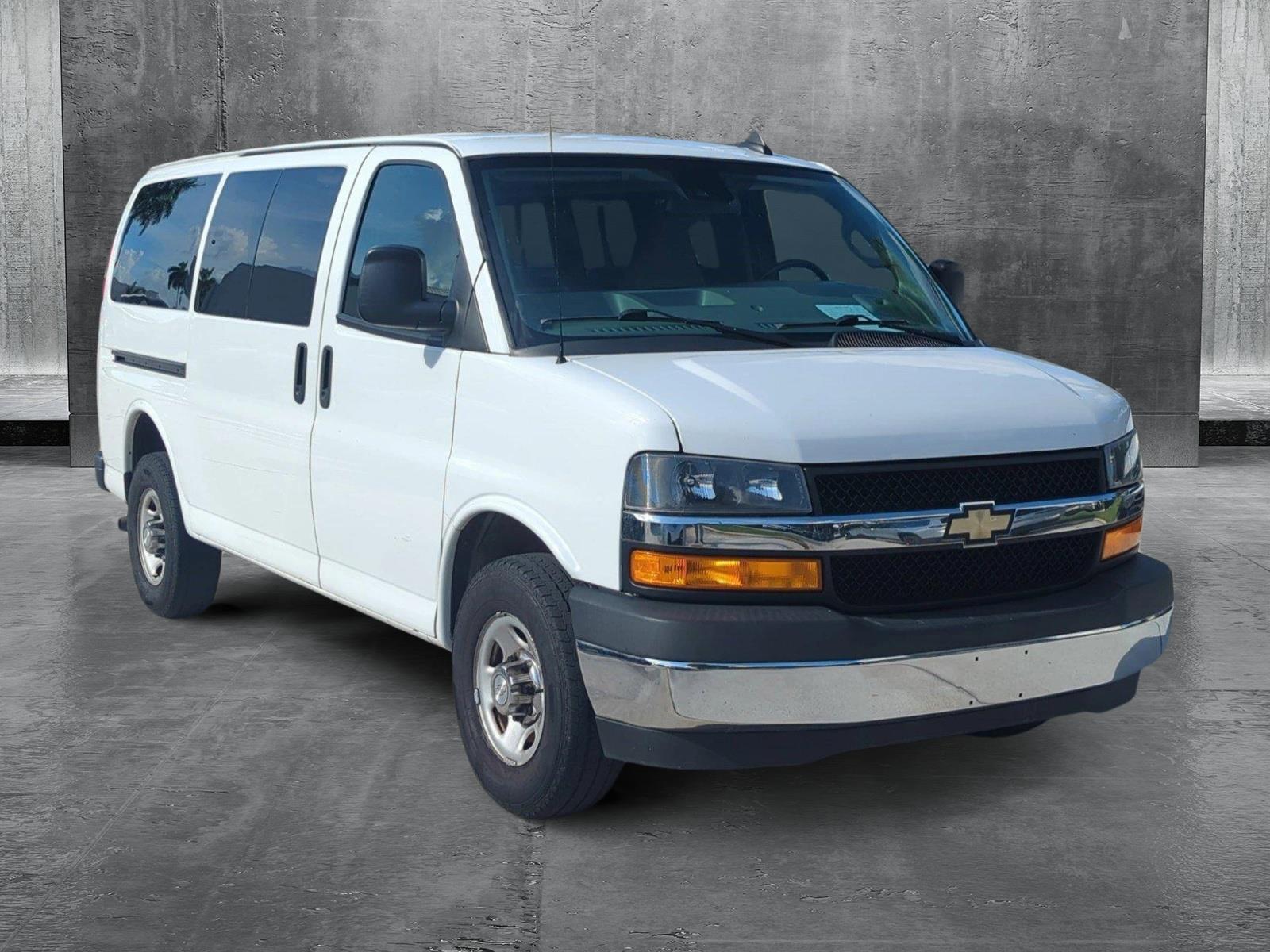 2019 Chevrolet Express Passenger Vehicle Photo in PEMBROKE PINES, FL 33024-6534