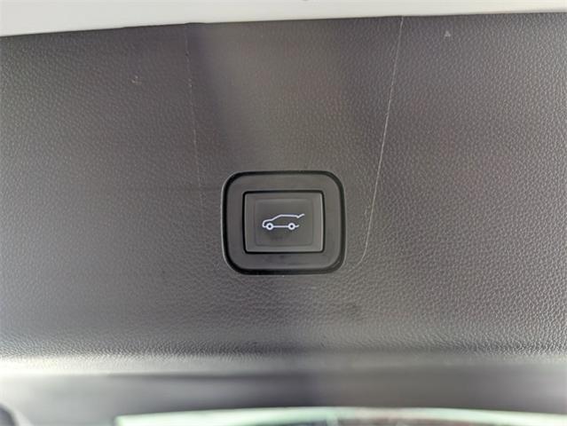 2021 Chevrolet Traverse Vehicle Photo in ENGLEWOOD, CO 80113-6708