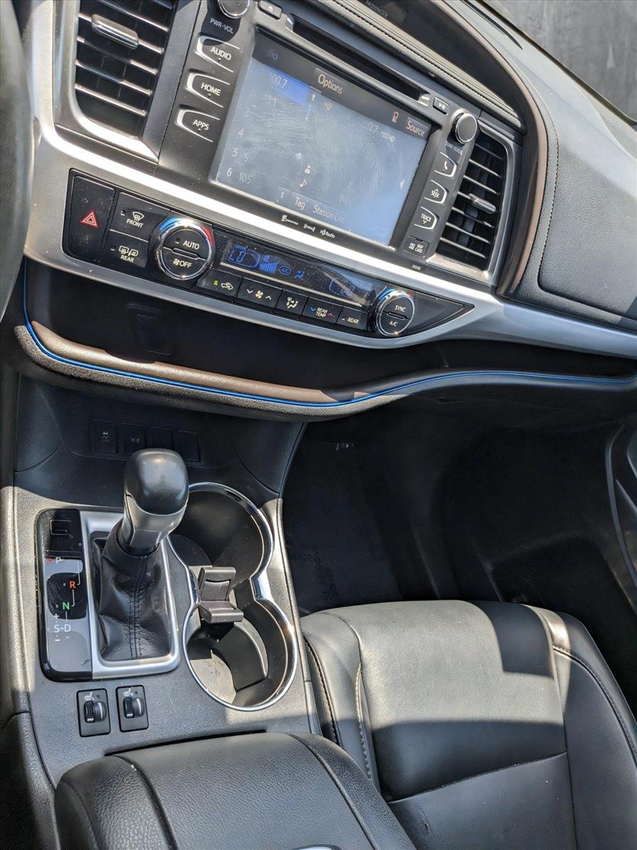 2019 Toyota Highlander Vehicle Photo in Davie, FL 33331