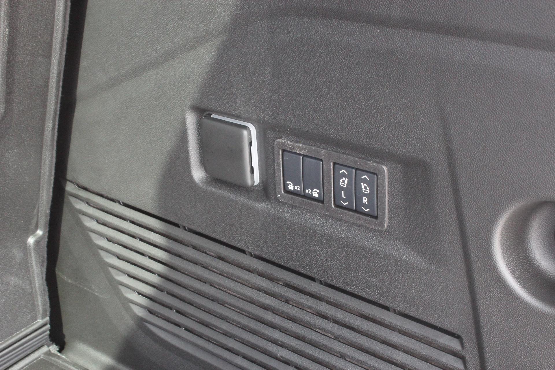 2025 GMC Yukon Vehicle Photo in AURORA, CO 80012-4011