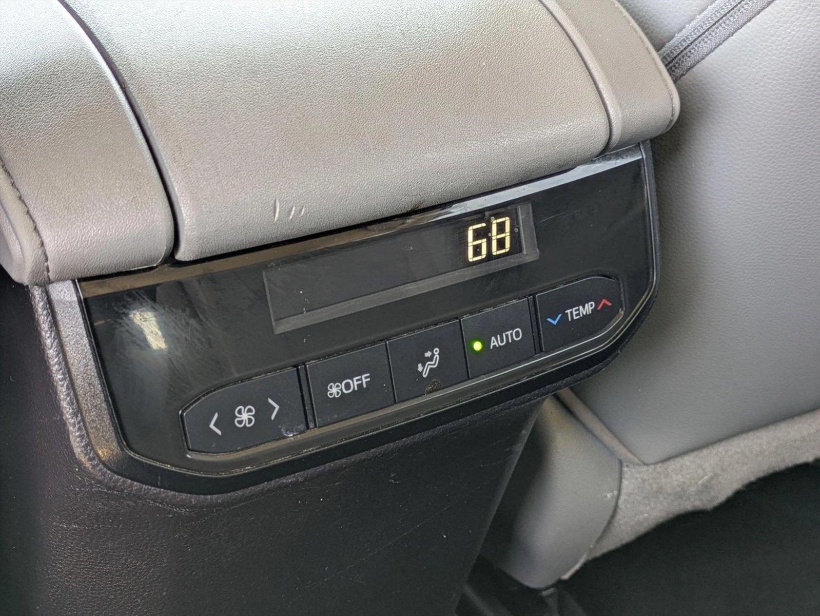 2022 Toyota Highlander Vehicle Photo in Tustin, CA 92782