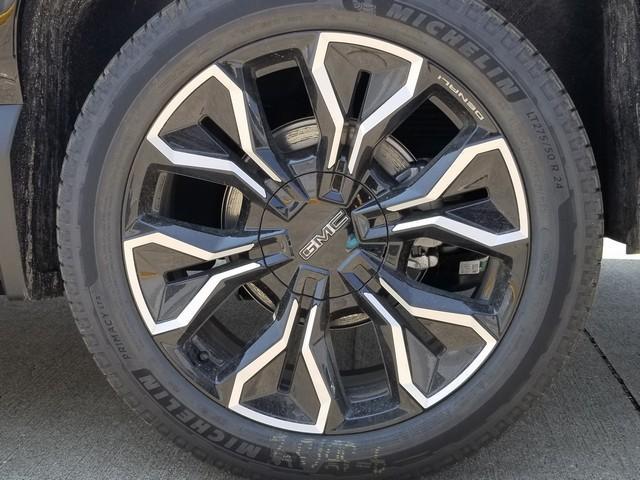 2025 GMC Sierra EV Vehicle Photo in ELYRIA, OH 44035-6349