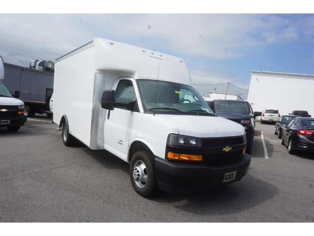 2023 Chevrolet Express Cutaway 4500 Vehicle Photo in ALCOA, TN 37701-3235