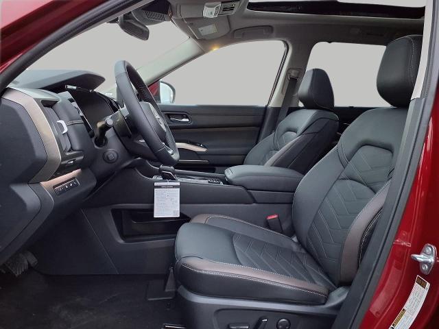 2025 Nissan Pathfinder Vehicle Photo in Oshkosh, WI 54904