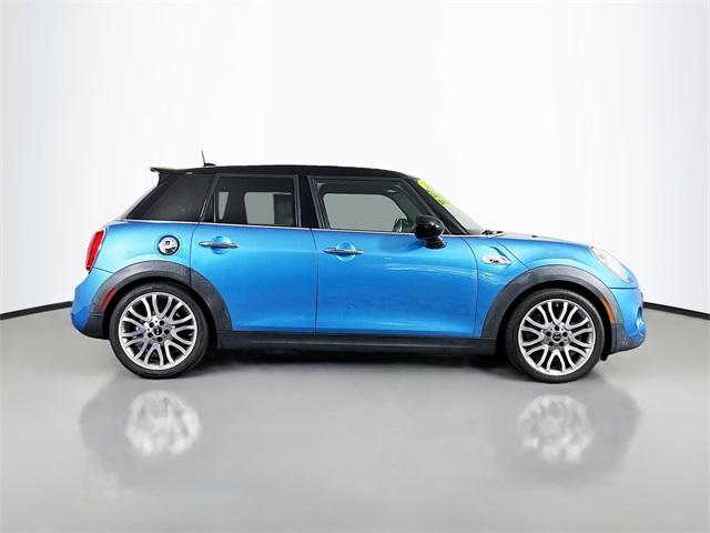2015 MINI Cooper S Hardtop 4 Door Vehicle Photo in Puyallup, WA 98371