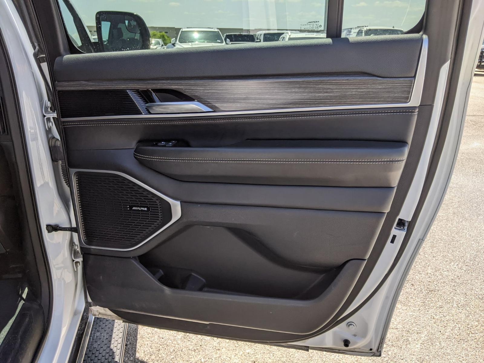 2023 Jeep Wagoneer L Vehicle Photo in Seguin, TX 78155