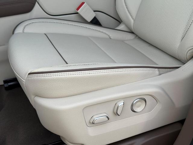 2025 GMC Yukon Vehicle Photo in COLUMBIA, MO 65203-3903