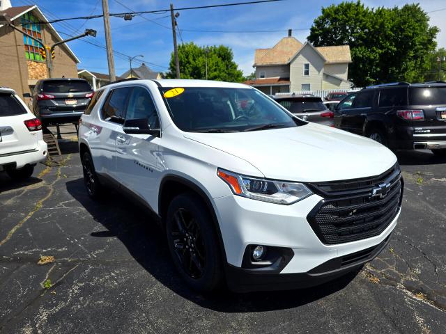 Used 2021 Chevrolet Traverse 1LT with VIN 1GNEVGKW3MJ233251 for sale in East Palestine, OH