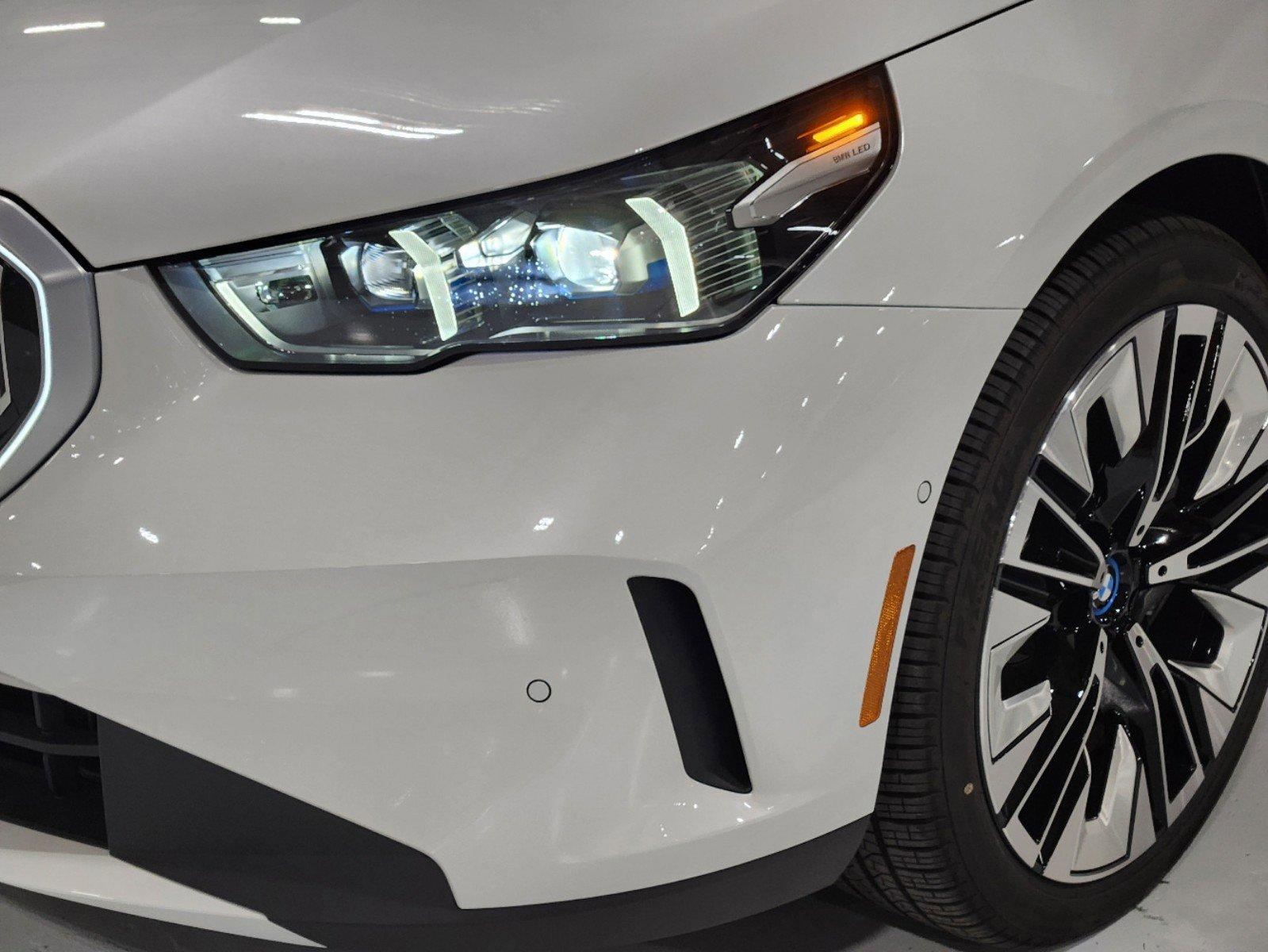 2024 BMW i5 Vehicle Photo in GRAPEVINE, TX 76051