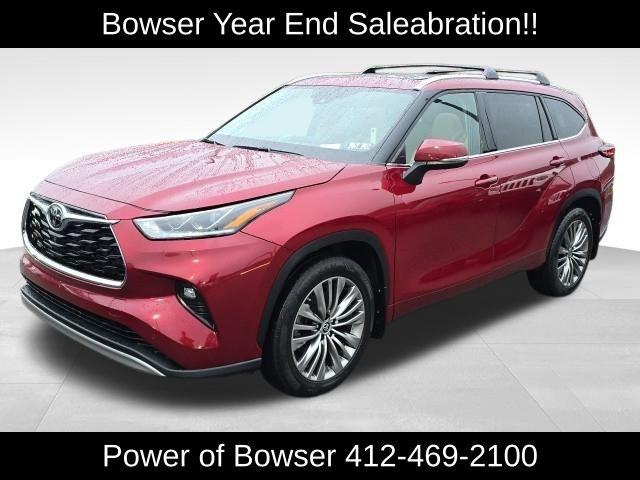 2021 Toyota Highlander Vehicle Photo in Pleasant Hills, PA 15236