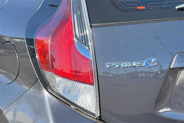 2016 Toyota Prius c Four photo 28