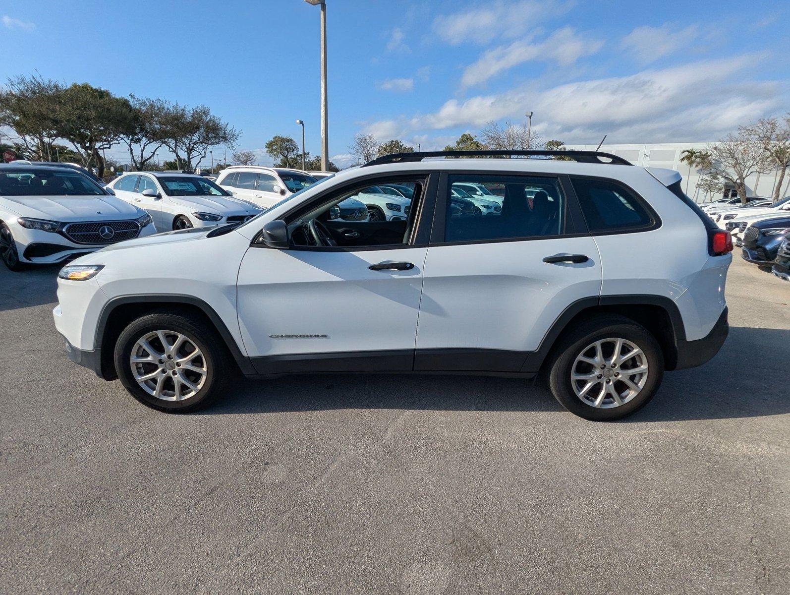 2015 Jeep Cherokee Vehicle Photo in GREENACRES, FL 33463-3207