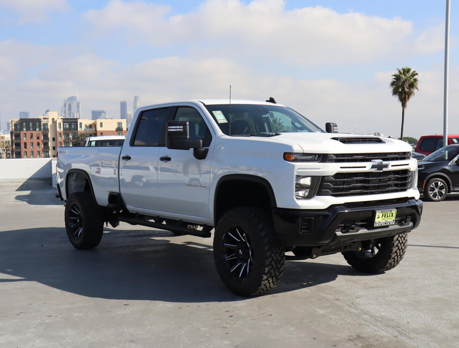 2025 Chevrolet Silverado 2500 HD Vehicle Photo in LOS ANGELES, CA 90007-3794