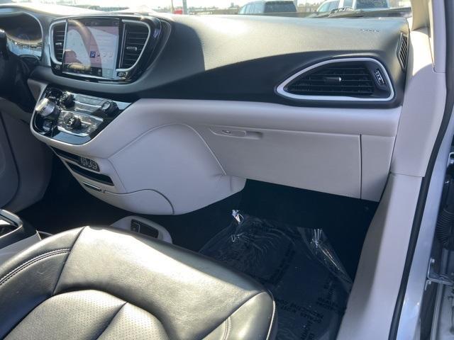 2023 Chrysler Pacifica Vehicle Photo in GREEN BAY, WI 54304-5303