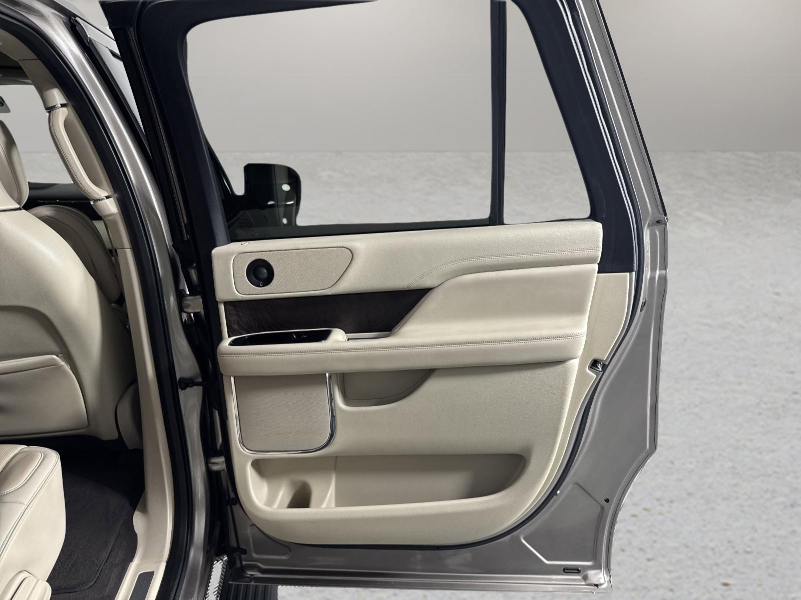 2019 Lincoln Navigator L Vehicle Photo in GEORGETOWN, TX 78626-7508