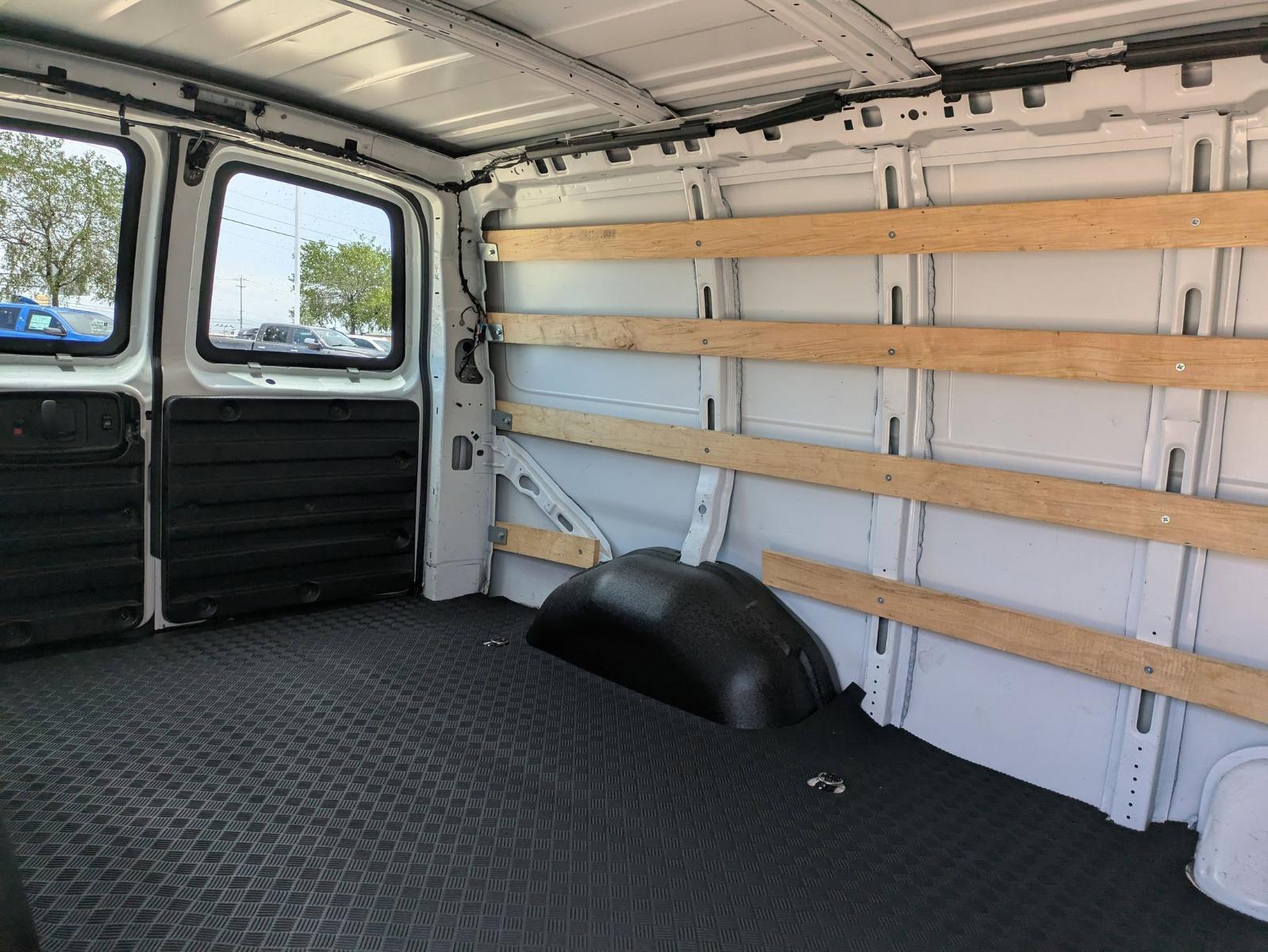 2023 Chevrolet Express Cargo 2500 Vehicle Photo in SELMA, TX 78154-1460