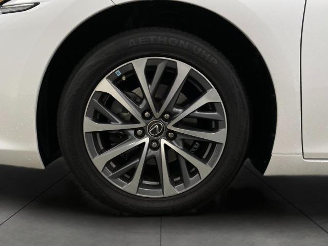 2022 Lexus ES 350 Vehicle Photo in Appleton, WI 54913