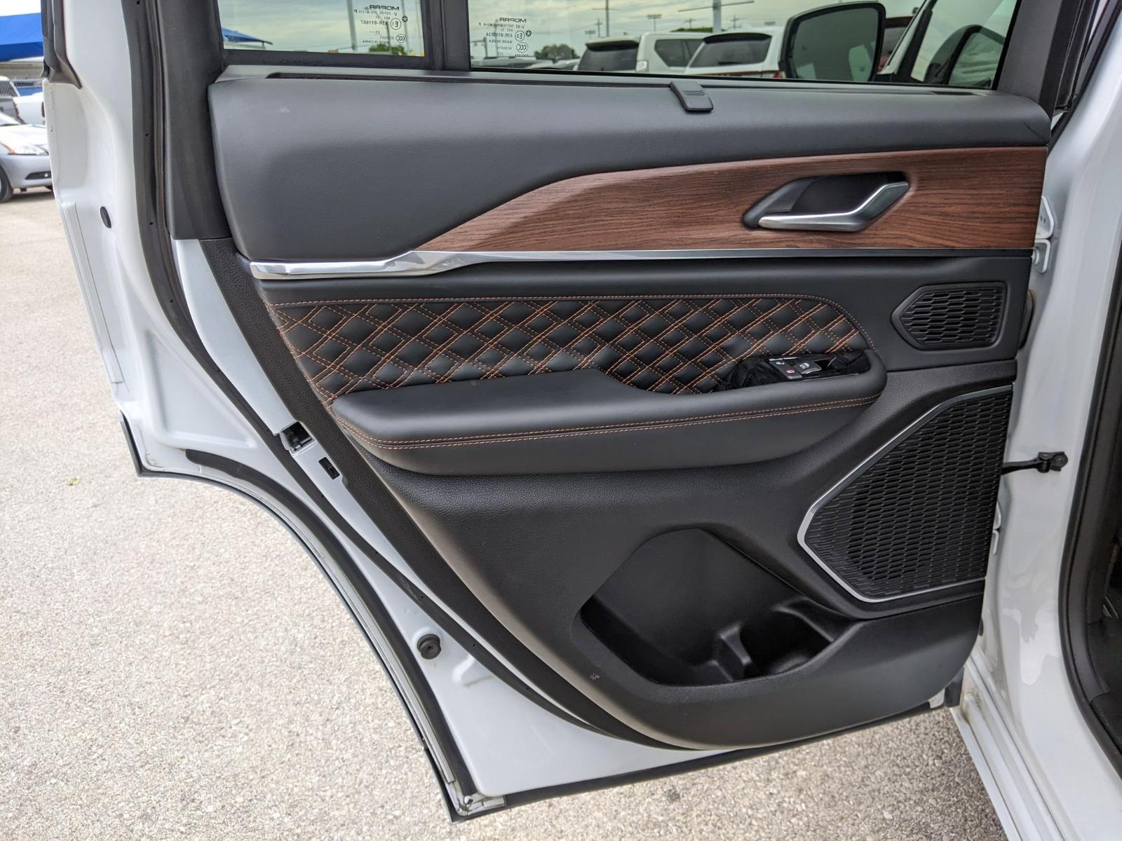 2022 Jeep Grand Cherokee Vehicle Photo in Seguin, TX 78155