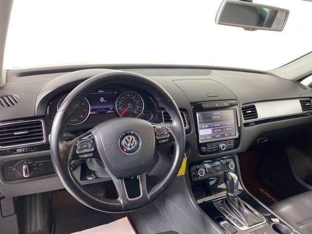 2012 Volkswagen Touareg Vehicle Photo in MEDINA, OH 44256-9001