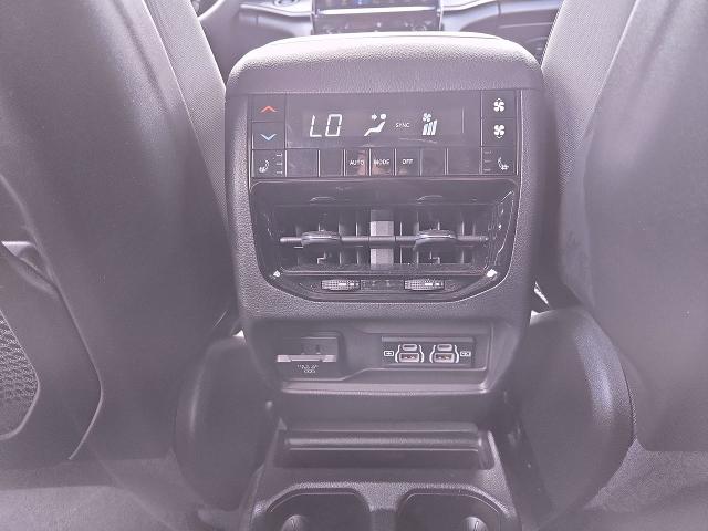 2023 Jeep Grand Cherokee L Vehicle Photo in NEDERLAND, TX 77627-8017