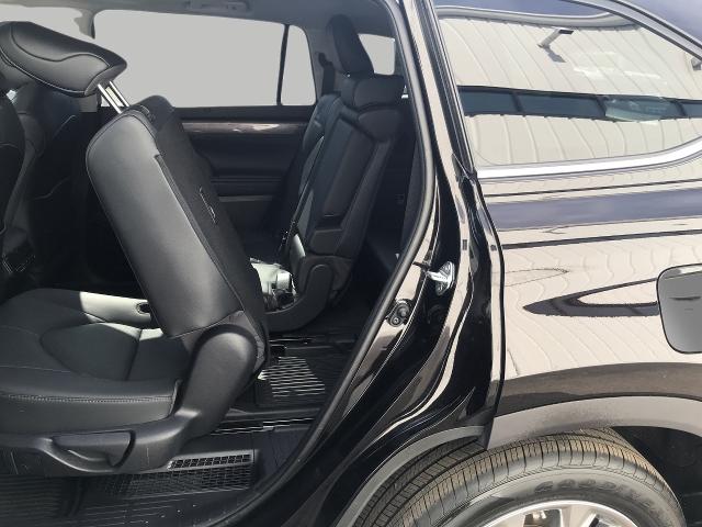 2021 Toyota Highlander Vehicle Photo in GREEN BAY, WI 54303-3330