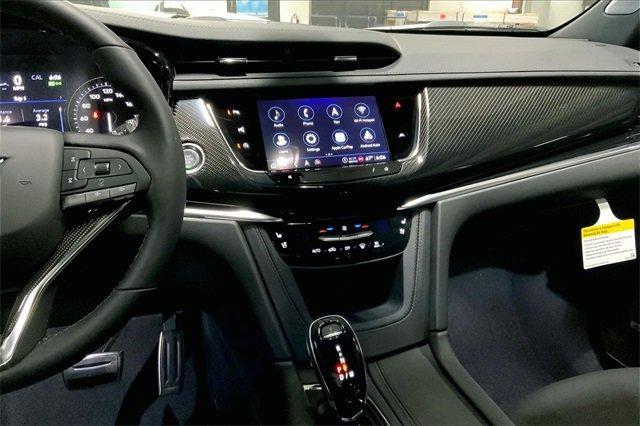 2025 Cadillac XT6 Vehicle Photo in KANSAS CITY, MO 64114-4545
