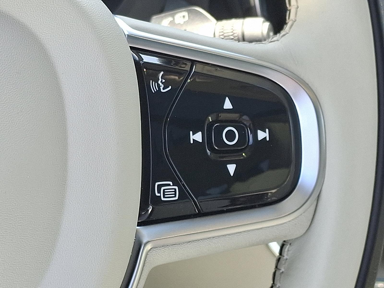 2023 Volvo XC60 Vehicle Photo in Trevose, PA 19053