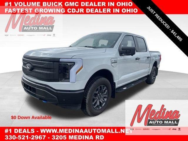 2023 Ford F-150 Lightning Vehicle Photo in MEDINA, OH 44256-9631