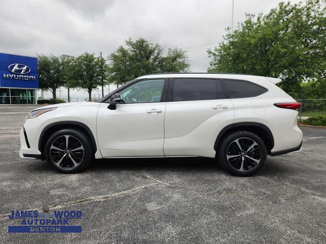 2021 Toyota Highlander Vehicle Photo in DENTON, TX 76210-9321