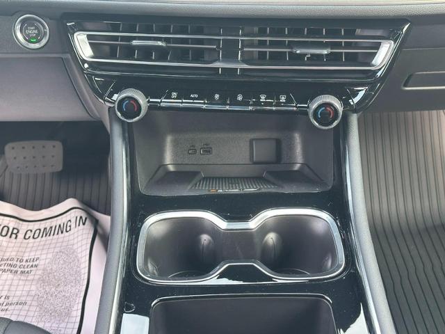 2025 Chevrolet Traverse Vehicle Photo in COLUMBIA, MO 65203-3903