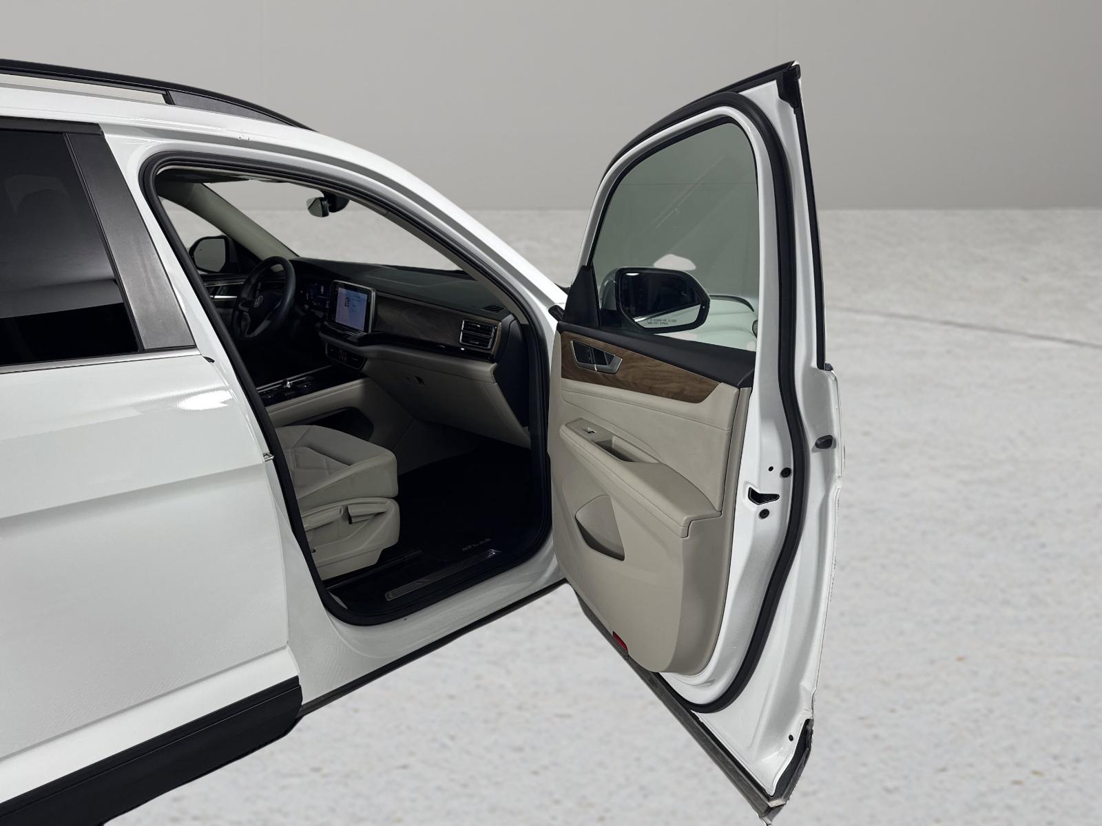2024 Volkswagen Atlas Vehicle Photo in Georgetown, TX 78626