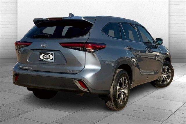 2021 Toyota Highlander Vehicle Photo in TOPEKA, KS 66609-0000